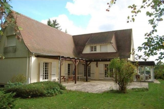 5 bedroom House For Sale: 27190 CONCHES..