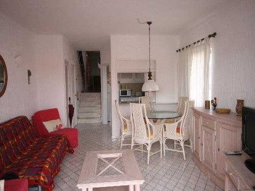 Ideally located, this duplex apartment.. - 2