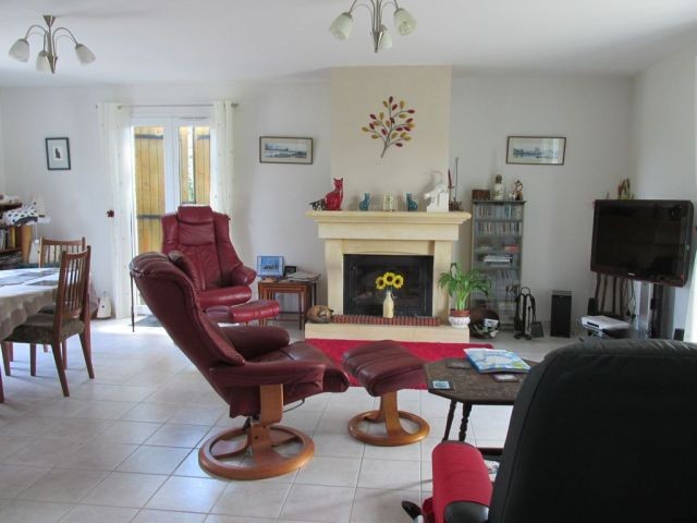 Detached Bungalow With Garage And Large.. - 2