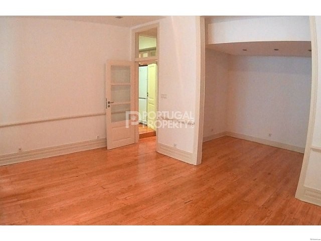 Lovely 3 Bedroom Apartment In Lisbon