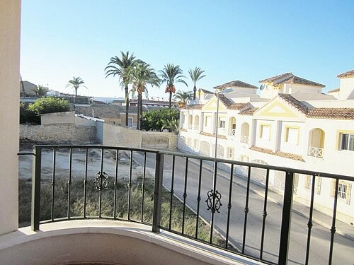 Immaculate Apartment with Private..