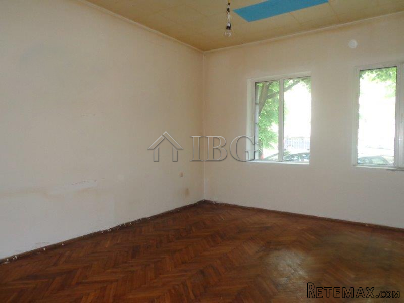 Two-bedroom apartment in the top center..
