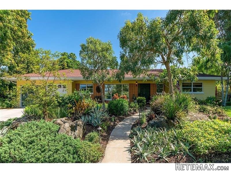 3 bedroom House For Sale: 7739..