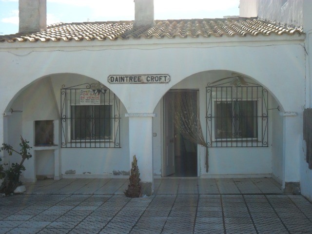 Bungalow with large solarium and large..