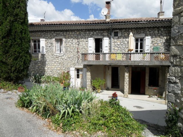 Maison En Pierre Avec Deux Gites..