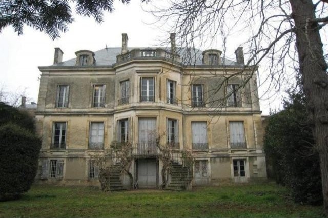 Manor House For Sale: 79000 NIORT