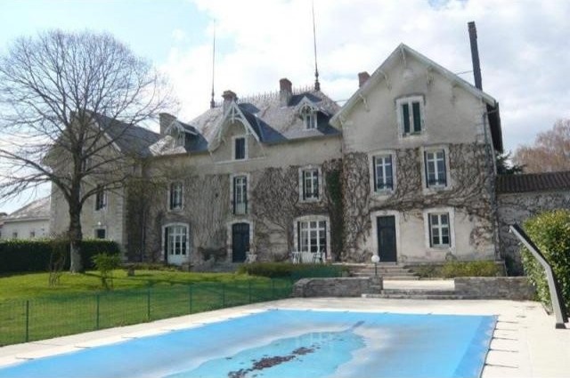 12 bedroom Manor House For Sale: 79200..