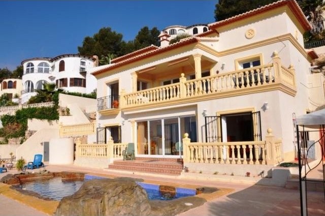 5 Bedrooms - Villa - Alicante - For Sale