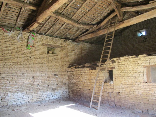 Stone House To Renovate - 2