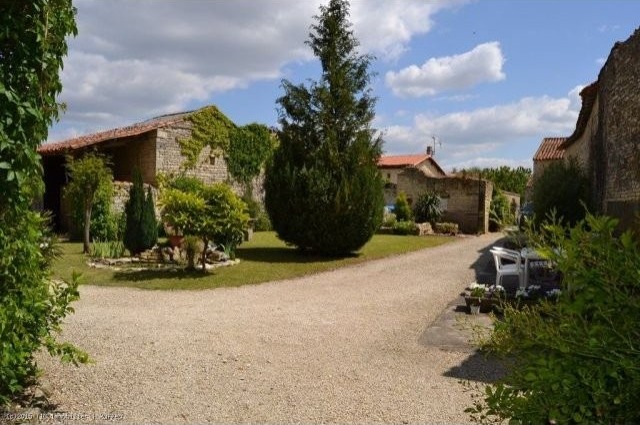 Lovely Stone House In Good Condition -.. - 2