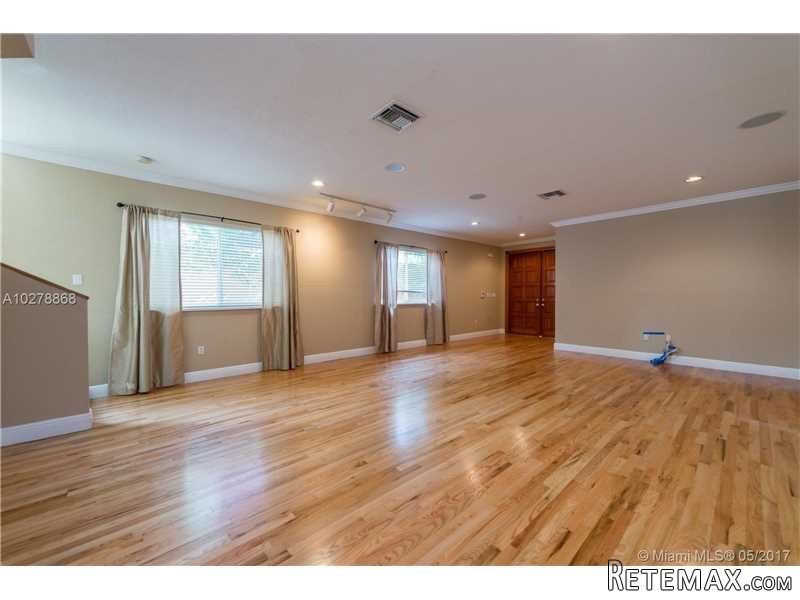 3 bedroom Flat For Sale: 3110 Matilda.. - 2