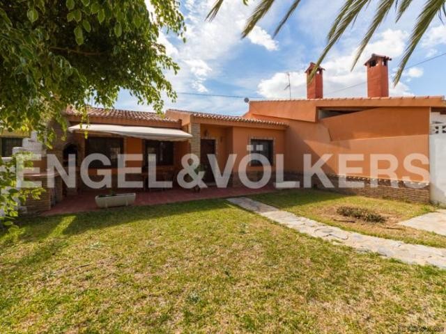 Ground floor Bungalow at 300m from Los..