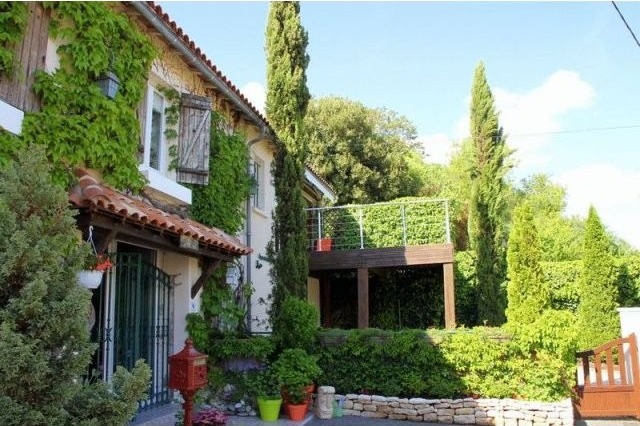 Unique 4 Bed Property Near Cognac With..