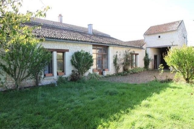 4 bedroom House For Sale: 86420 ENTRE.. - 2