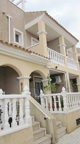 TOWNHOUSE WITH UNDERBUILD