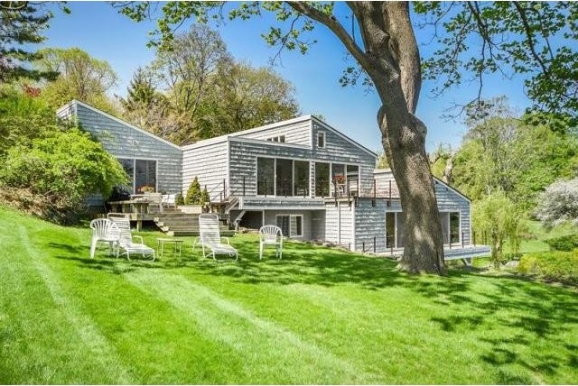3 bedroom Residence For Sale: Rye, New..