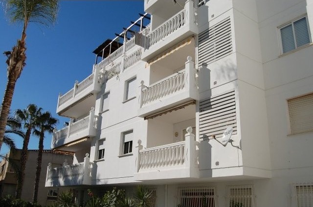 A 2nd line Beach 2 Bedroom Apartment in..