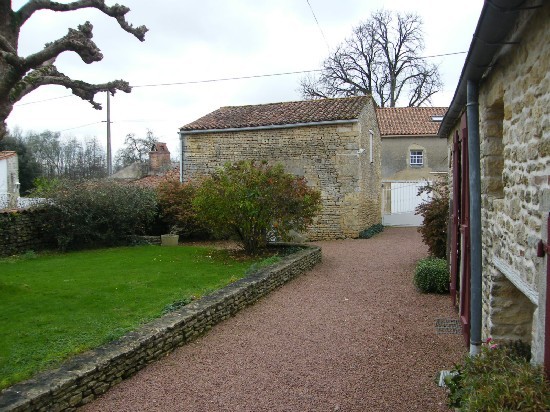 Farm cottage a BETWEEN LA CHATAIGNERAIE..