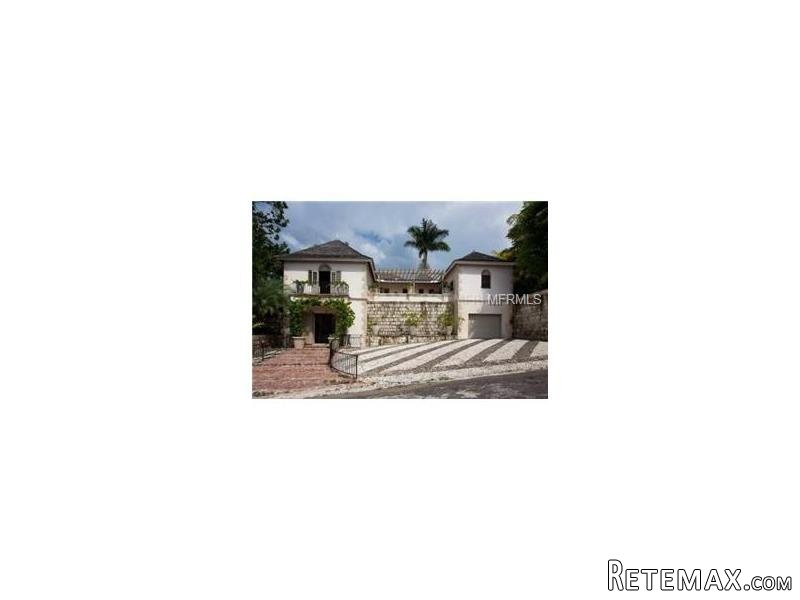 8 bedroom House For Sale: 35 Tamarind..