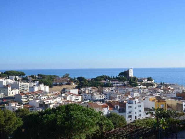 House with stunning sea views in Sant..