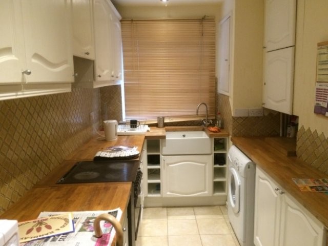 ROOM TO LET IN HOLLINSWOOD - ALL BILLS.. - 2
