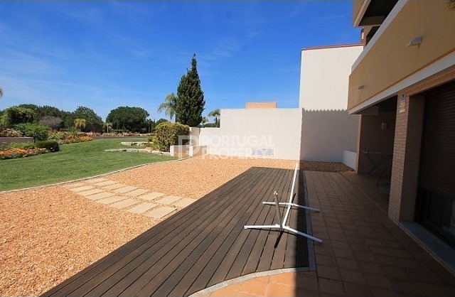 Corner ground floor 3 bed apartment