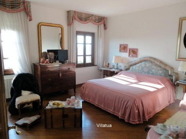 Country/farmhouse - For Sale - Hills..