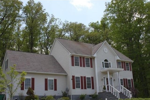 3 bedroom Residence For Sale: East..