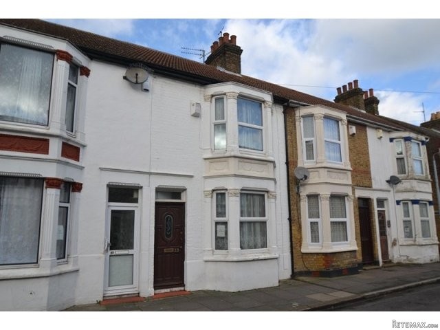 2 bedroom house in SHEERNESS - 2