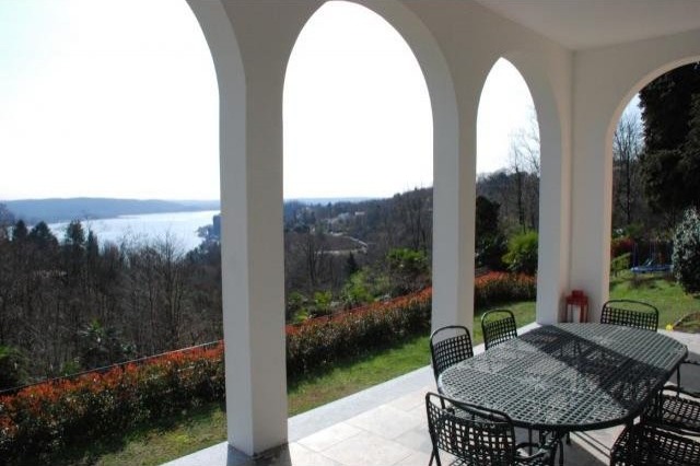 4 bedroom Villa For Sale: Arona, IT