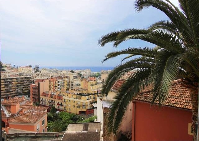 Beautiful, spacious apartment with..