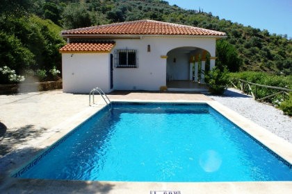 Villa for Sale in Sayalonga 270.000..