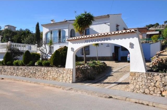 2 Bedrooms - Villa - Alicante - For Sale