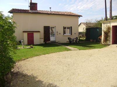 4 Bed Bungalow, Large Garden + Pool