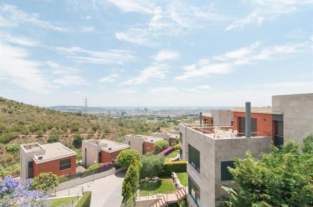 6 bedroom Detached House For Sale:.. - 2