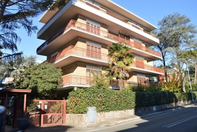 APARTMENT SITUATED IN THE GREEN