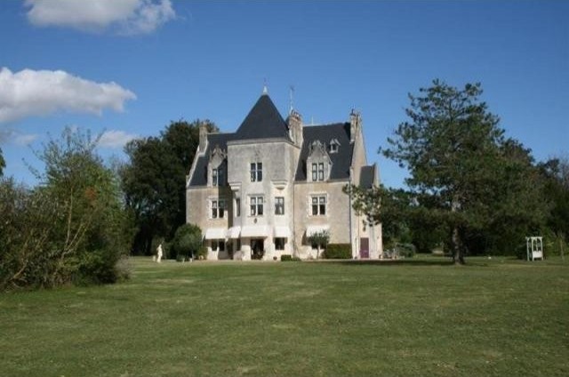 5 bedroom Castle For Sale: 17300..