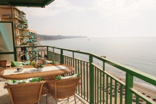 APARTMENT FOR SALE IN FUENGIROLA
