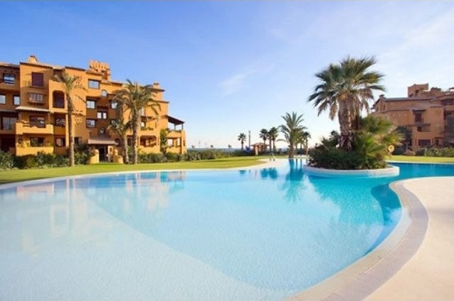 3 Bed Sea View Garden Apartment in..