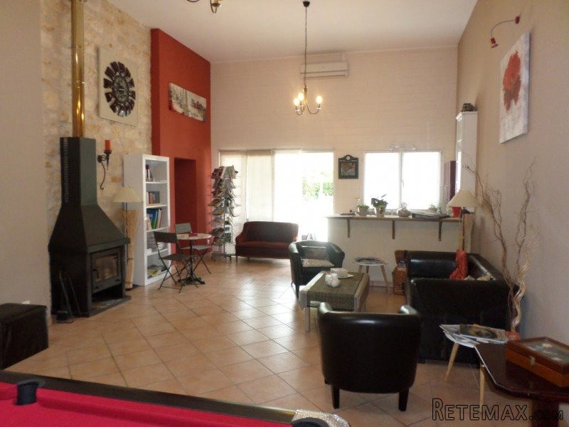 Pretty Stone House In Immaculate.. - 2