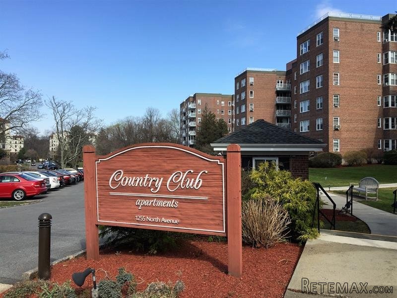 2 bedroom Commercial Property For Sale:..