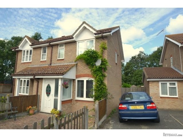 2 bedroom house in QUEENBOROUGH - 2