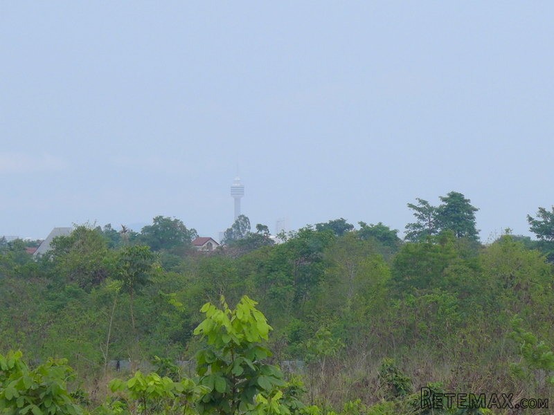 Large sea view building plot East..