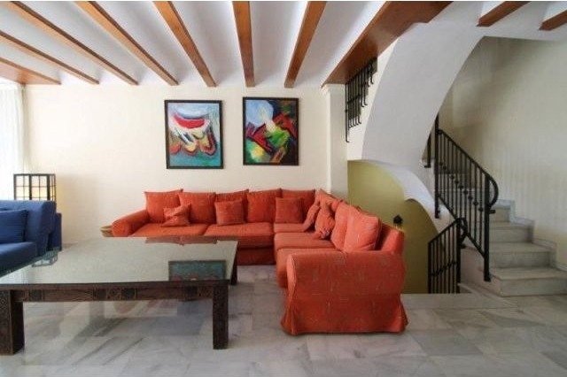 Town House - Spacious and bright.. - 2