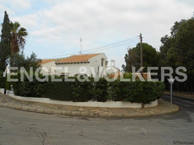 VILLA IN PLAYA FLAMENCA,WALKING..