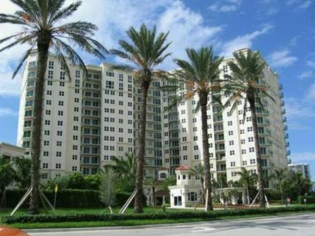 2 bedroom Flat For Sale: 19900 E..