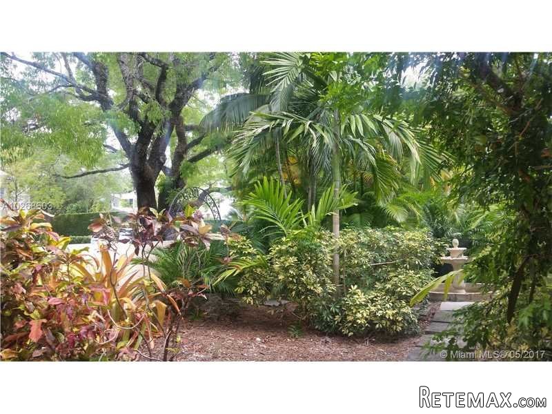 3 bedroom House For Sale: 2417 N..