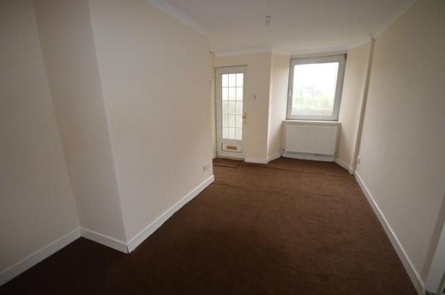 2 bedroom Flat For Sale: Brockhurst.. - 2