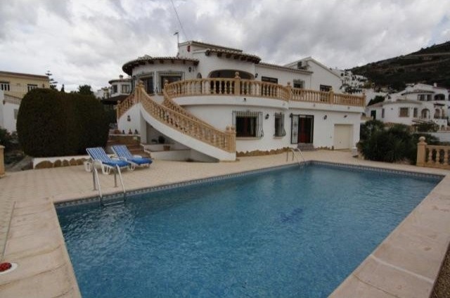 4 Bedrooms - Villa - Alicante - For Sale
