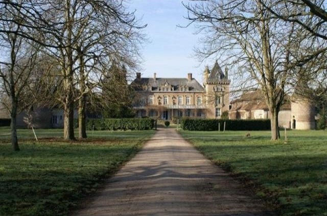 15 bedroom Castle For Sale: 03000 ALLIER
